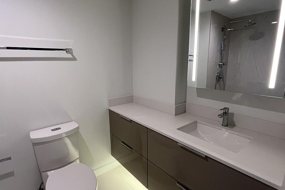 502 1471 Hunter Street North Vancouver, BC - 9