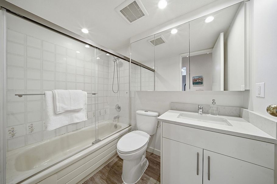 209 975 W 13th Avenue Vancouver, BC - 23