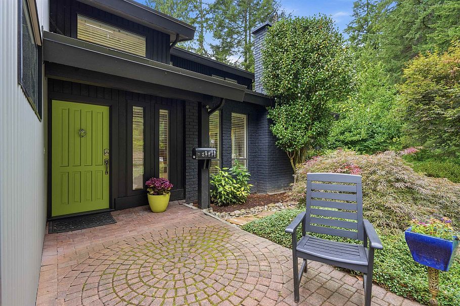 2261 Hill Drive North Vancouver, BC - 3