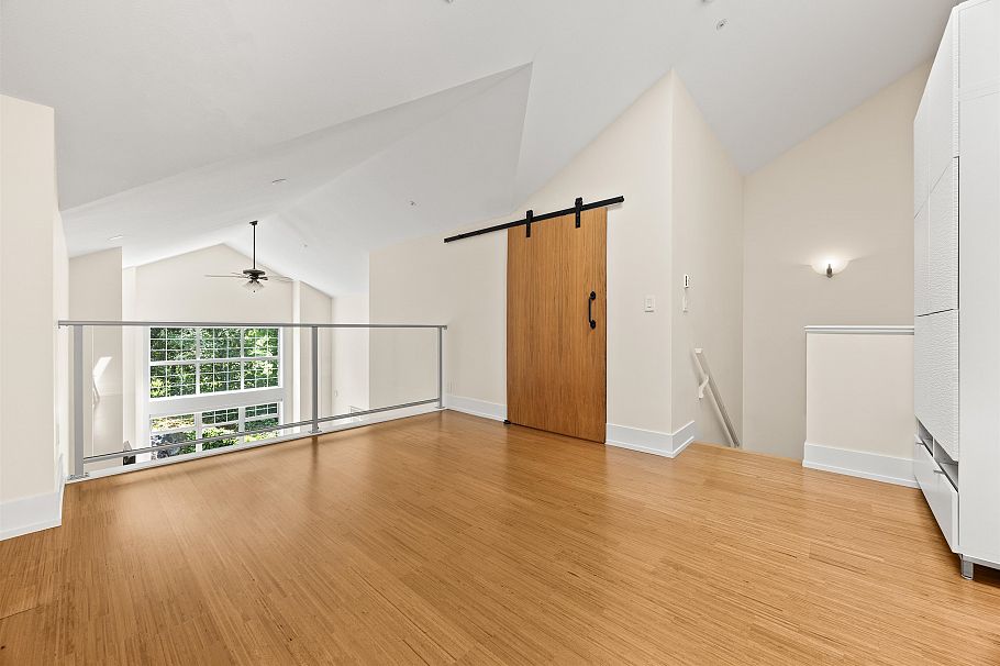 306 1140 Strathaven Drive North Vancouver, BC - 29