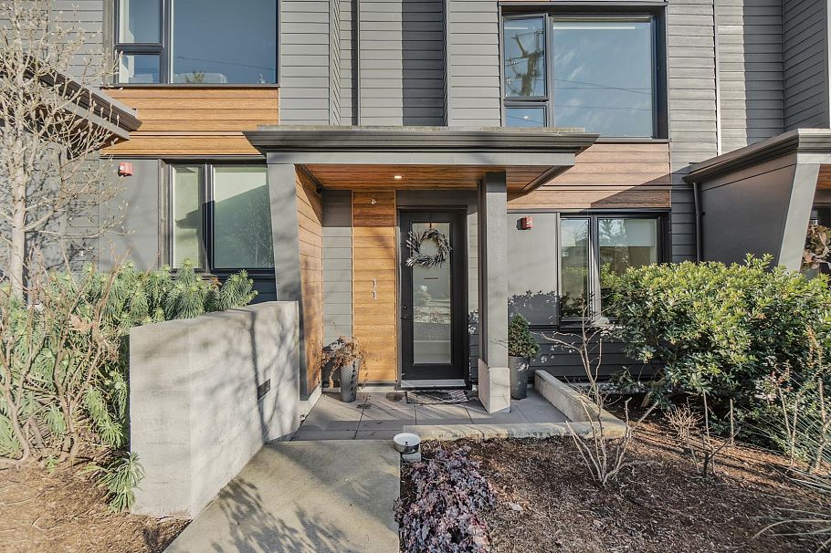 11 528 E 2nd Street North Vancouver, BC - 2