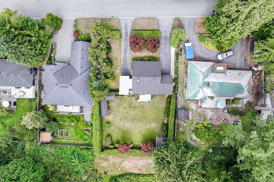741 Wellington Drive North Vancouver, BC - 11