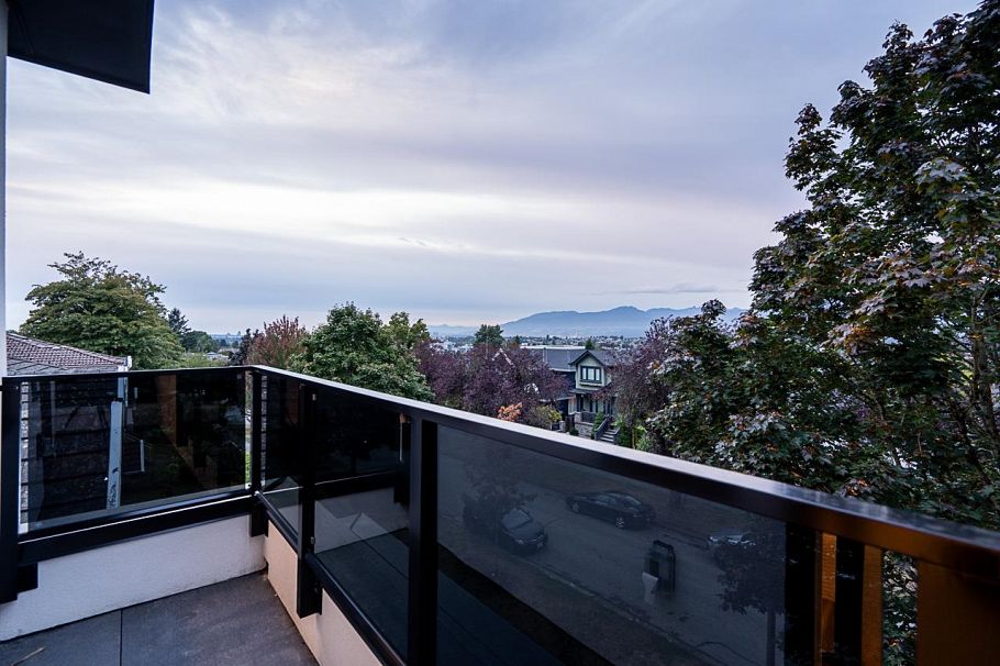 2 3638 Normandy Drive Vancouver, BC - 29