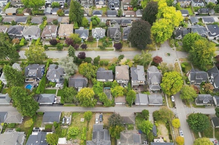 2971 W 37th Avenue Vancouver, BC - 4