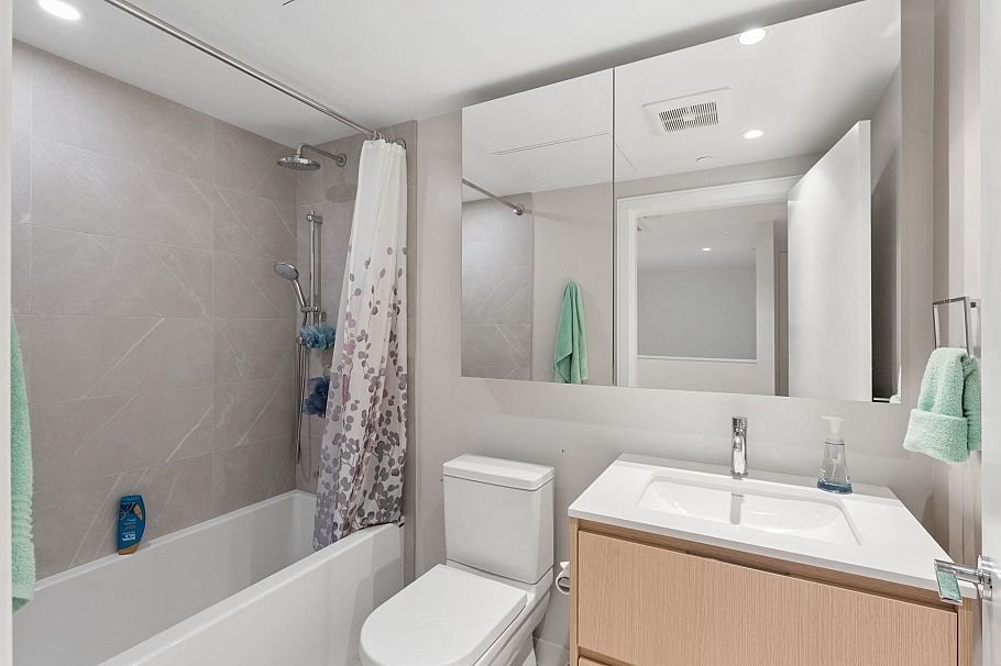 305 1500 Fern Street North Vancouver, BC - 19