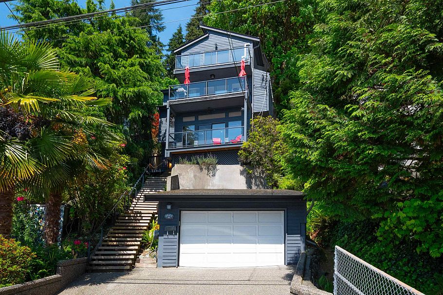 2643 Panorama Drive North Vancouver, BC - 1