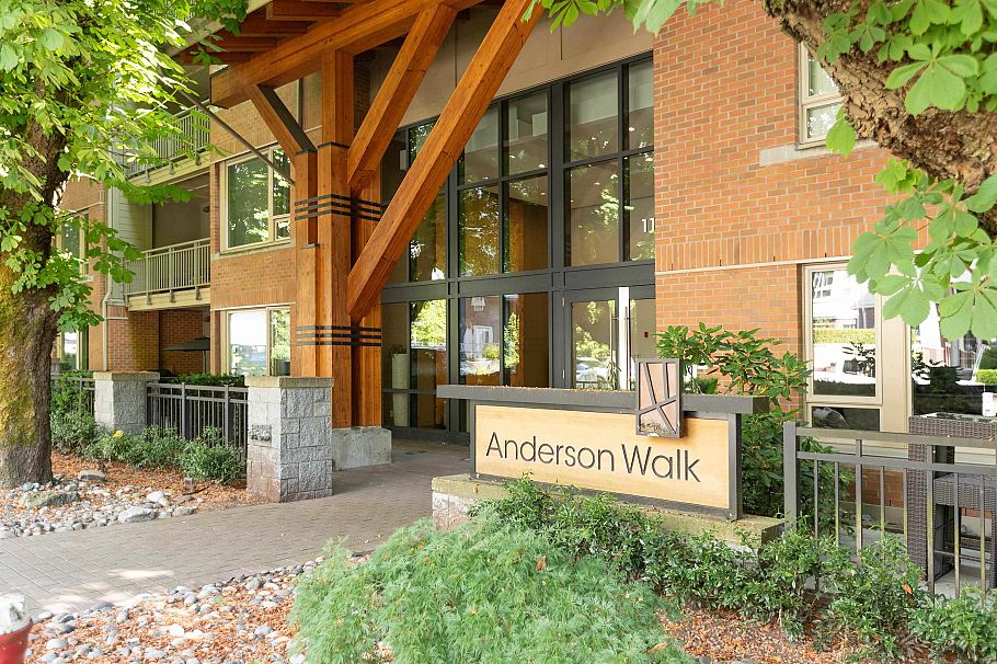113 119 W 22nd Street North Vancouver, BC - 1