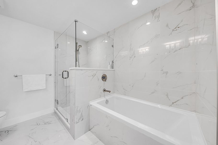 305 2707 Library Lane North Vancouver, BC - 15