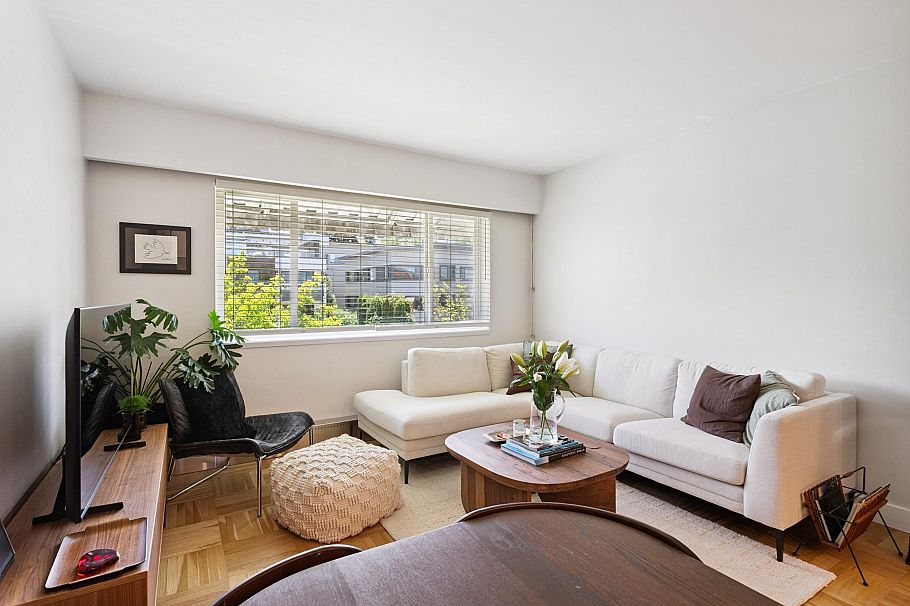 303 2469 Cornwall Avenue Vancouver, BC - 4