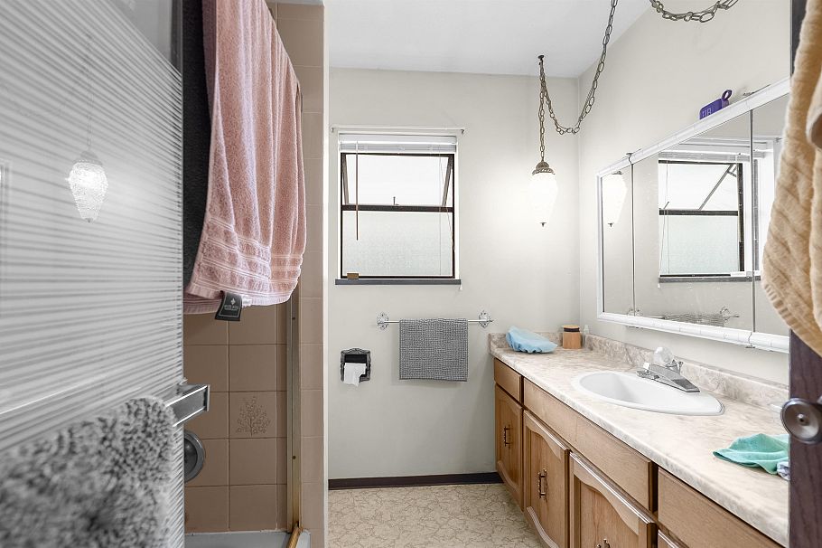2474 E 24th Avenue Vancouver, BC - 22
