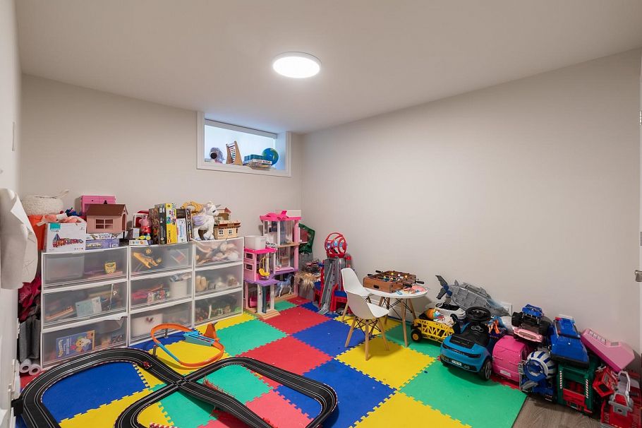 852 W 18th Avenue Vancouver, BC - 25