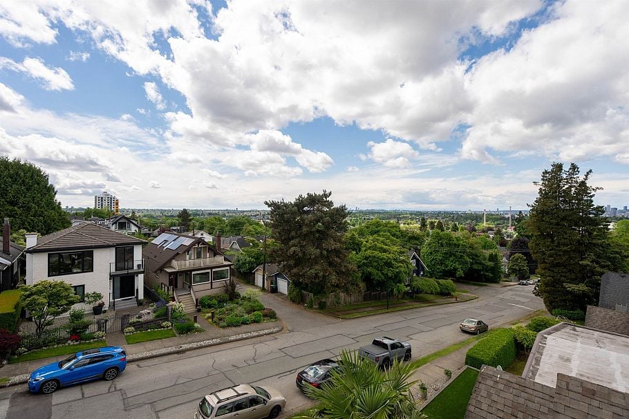 1 3645 Dundas Street Vancouver, BC - 25