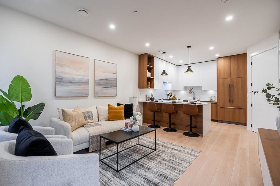 3 3638 Normandy Drive Vancouver, BC - 1