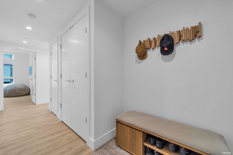 306 2325 Emery Court North Vancouver, BC - 11