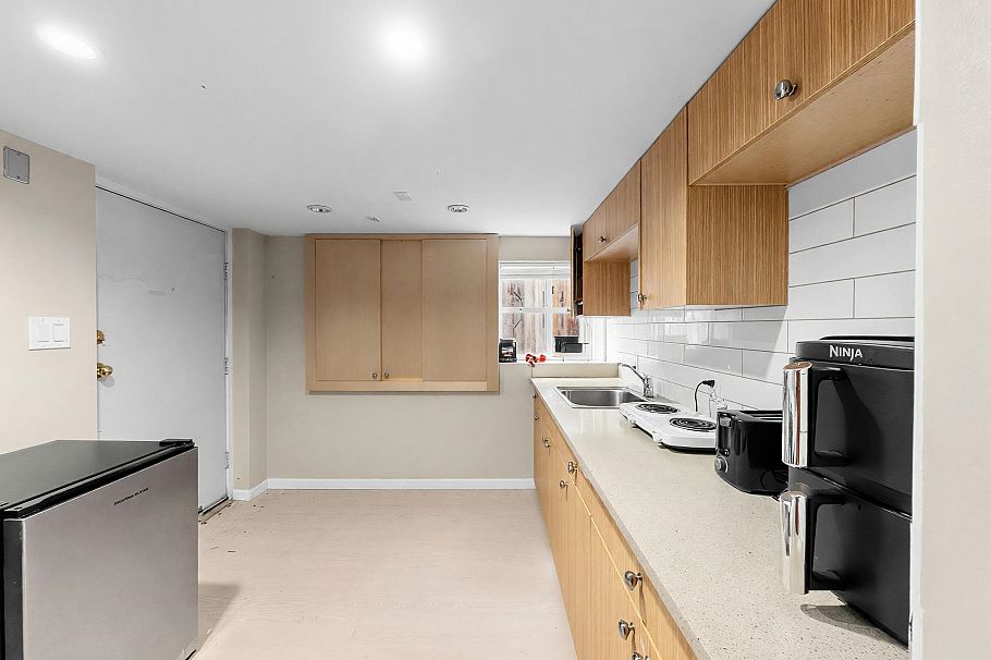 4058 W 17th Avenue Vancouver, BC - 13