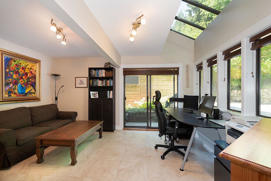 2643 Panorama Drive North Vancouver, BC - 18