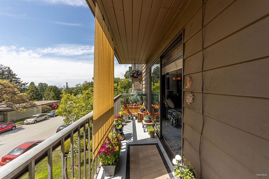 205 330 W 2nd Street North Vancouver, BC - 11