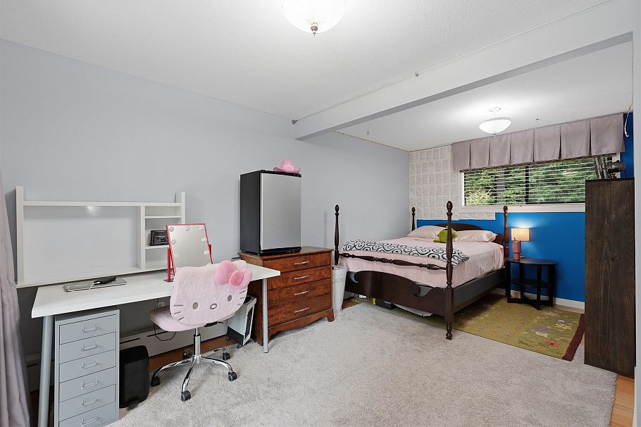 2261 Hill Drive North Vancouver, BC - 26