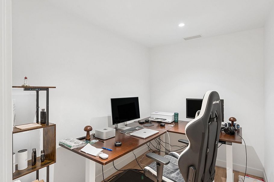 305 1500 Fern Street North Vancouver, BC - 9
