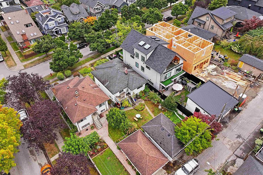 2608 E 4th Avenue Vancouver, BC - 6