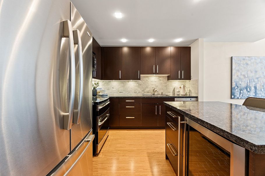 306 1140 Strathaven Drive North Vancouver, BC - 13