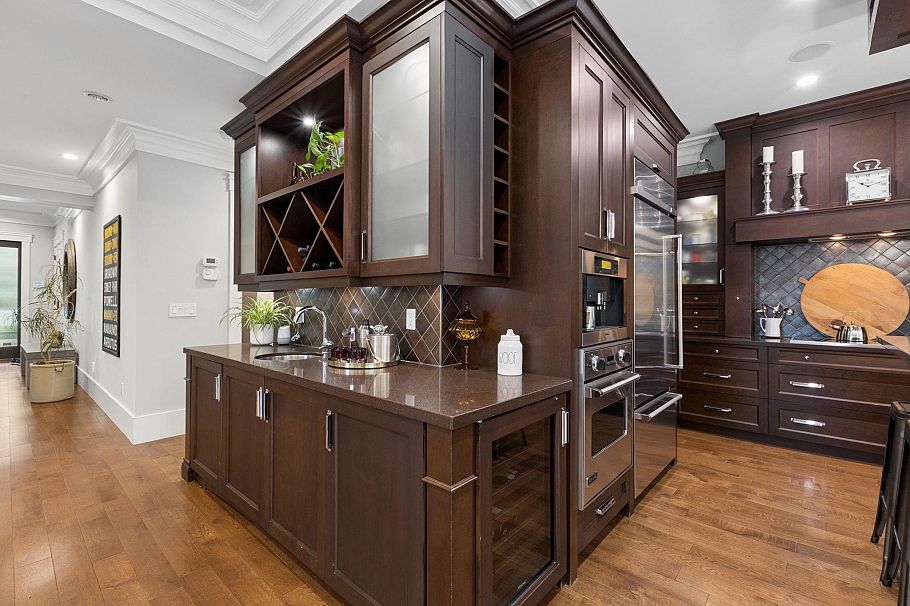 4176 Virginia Crescent North Vancouver, BC - 10