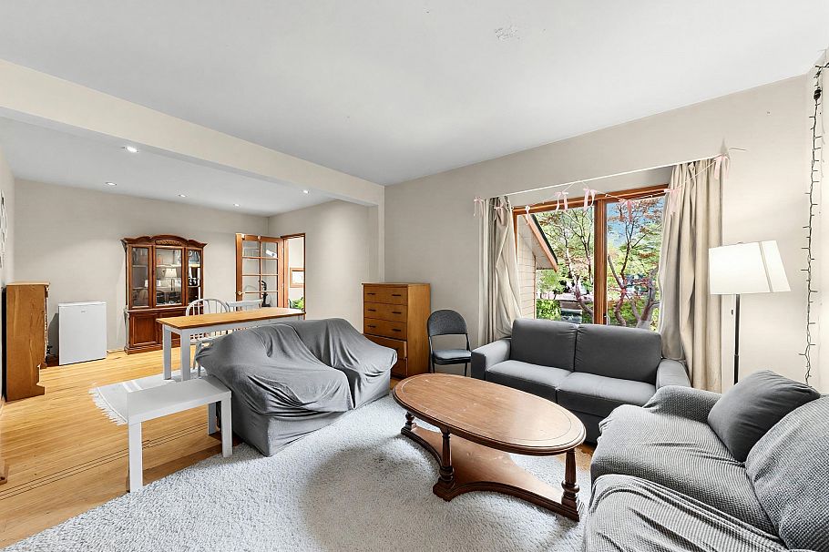 4058 W 17th Avenue Vancouver, BC - 3