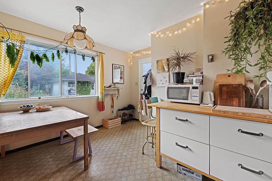 2608 E 4th Avenue Vancouver, BC - 18