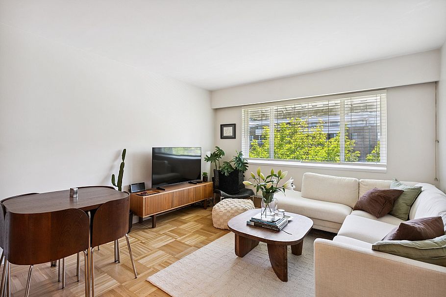 303 2469 Cornwall Avenue Vancouver, BC - 3