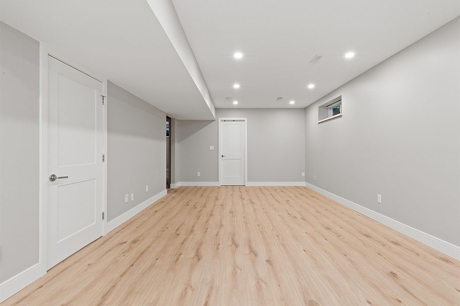 3373 Huntleigh Court North Vancouver, BC - 35