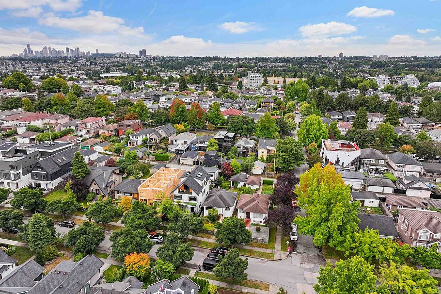 2608 E 4th Avenue Vancouver, BC - 34