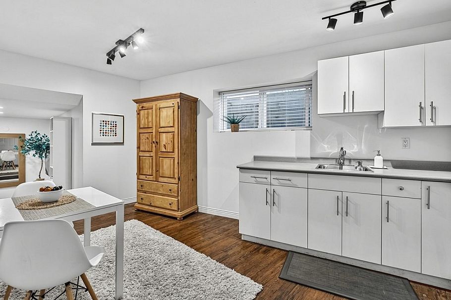 1074 Kilmer Road North Vancouver, BC - 31