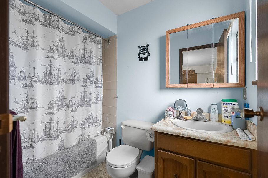 2474 E 24th Avenue Vancouver, BC - 24