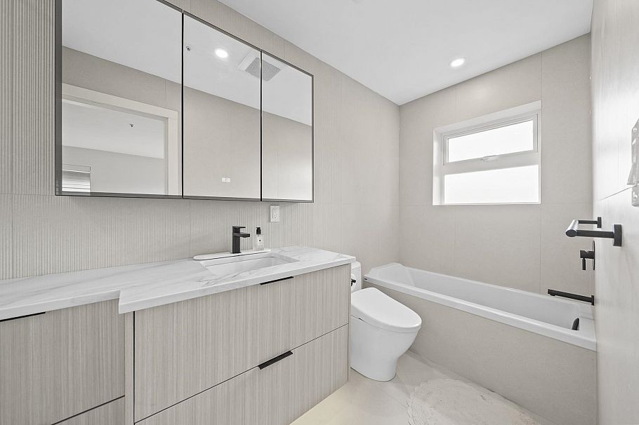 2408 SE Marine Drive Vancouver, BC - 29