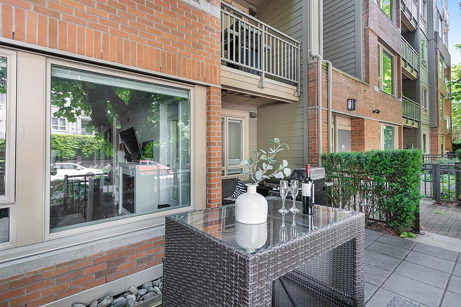 113 119 W 22nd Street North Vancouver, BC - 13