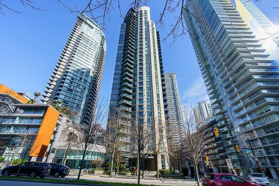 3202 501 Pacific Street Vancouver, BC - 1