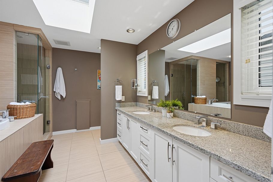 2261 Hill Drive North Vancouver, BC - 22