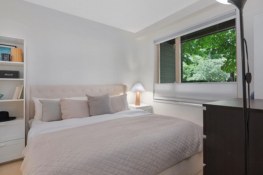 113 119 W 22nd Street North Vancouver, BC - 10