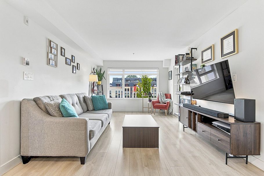 305 1519 Crown Street North Vancouver, BC - 3