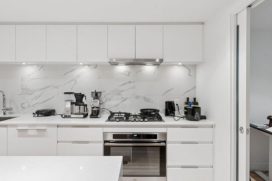 305 1500 Fern Street North Vancouver, BC - 7