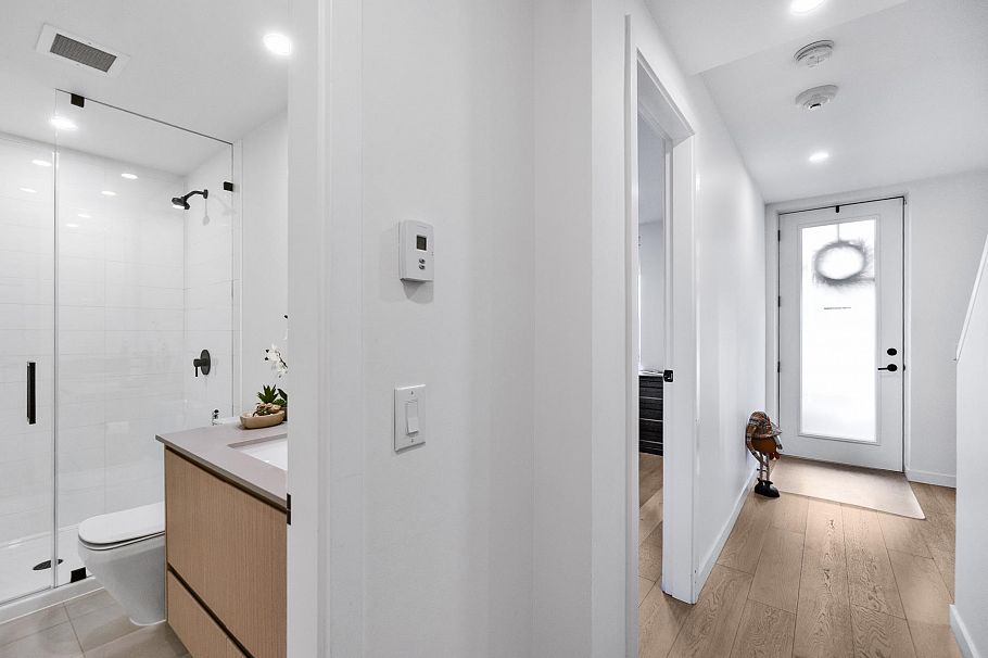 11 528 E 2nd Street North Vancouver, BC - 36