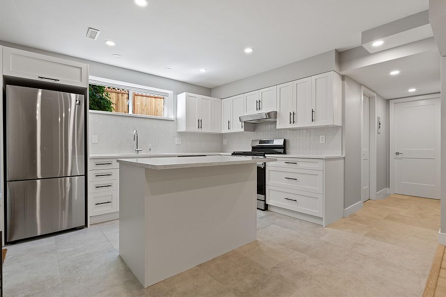 3373 Huntleigh Court North Vancouver, BC - 32
