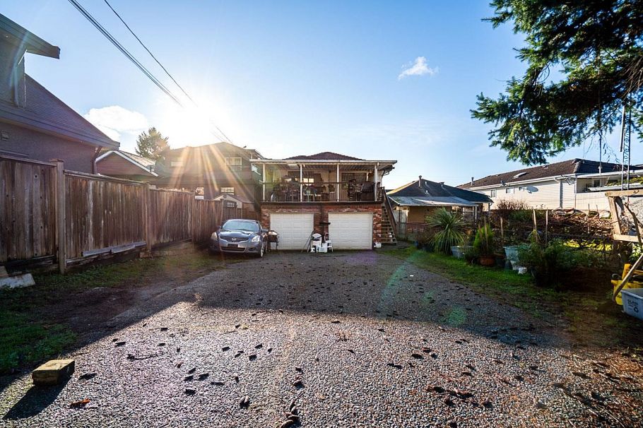 557 E 58th Avenue Vancouver, BC - 9