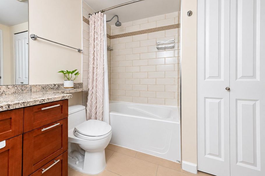 112 1274 Barclay Street Vancouver, BC - 9