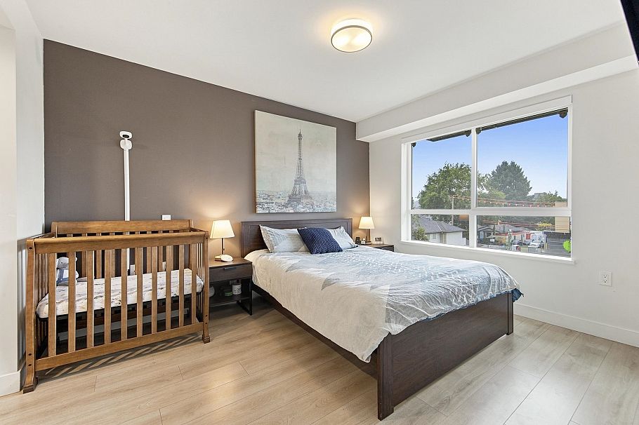 305 1519 Crown Street North Vancouver, BC - 20
