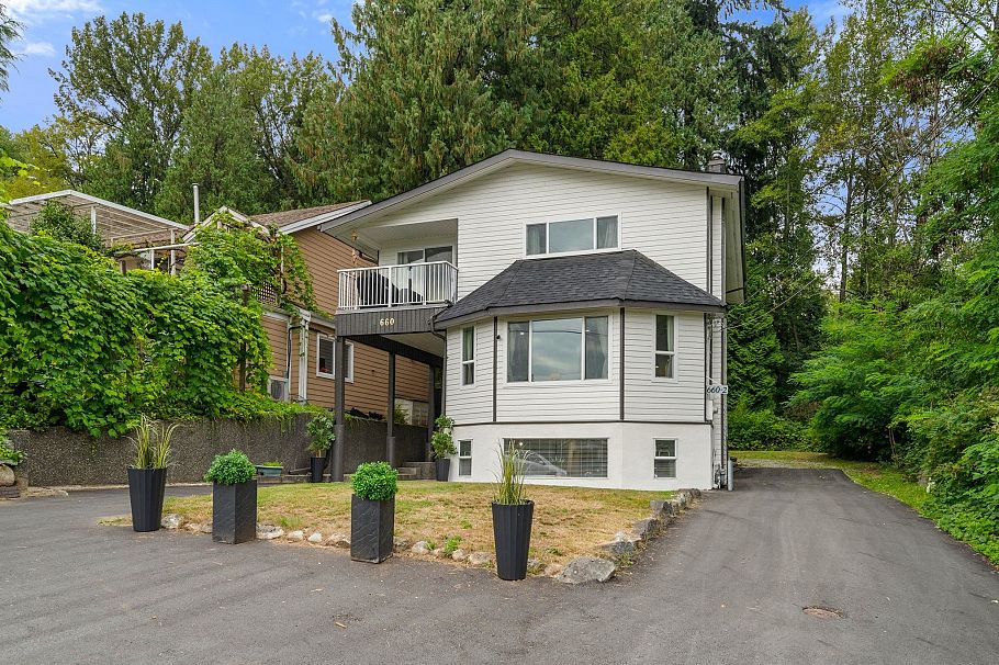 660 E 22nd Street North Vancouver, BC - 2