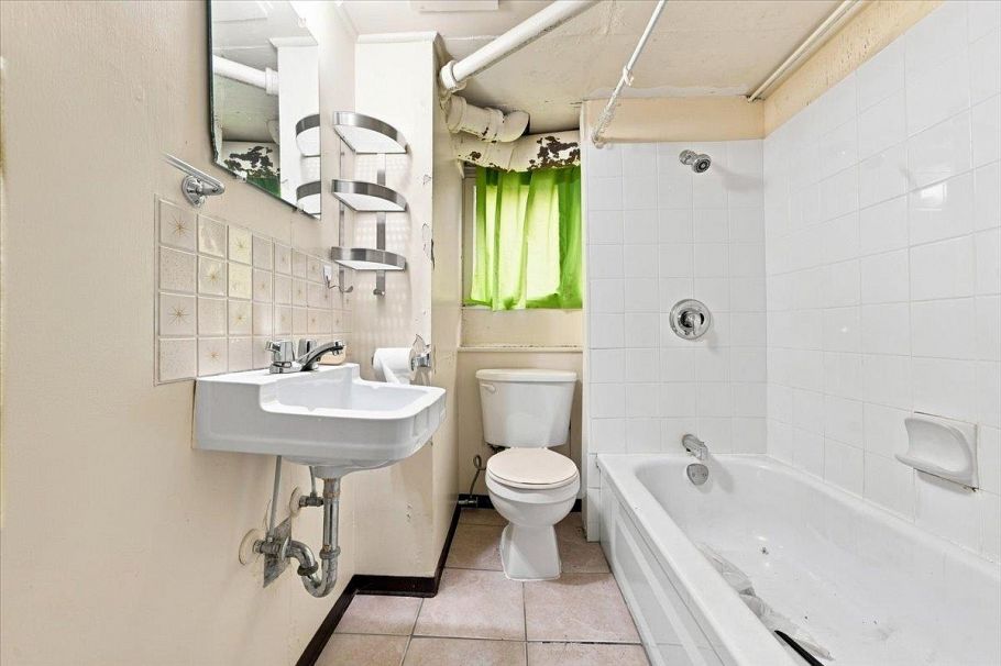2971 W 37th Avenue Vancouver, BC - 16