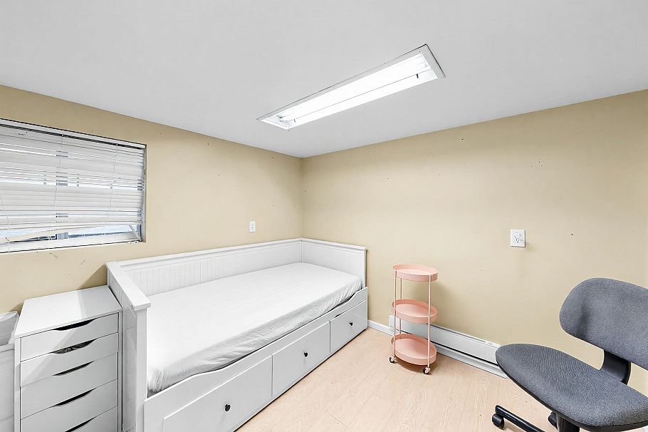 4058 W 17th Avenue Vancouver, BC - 12