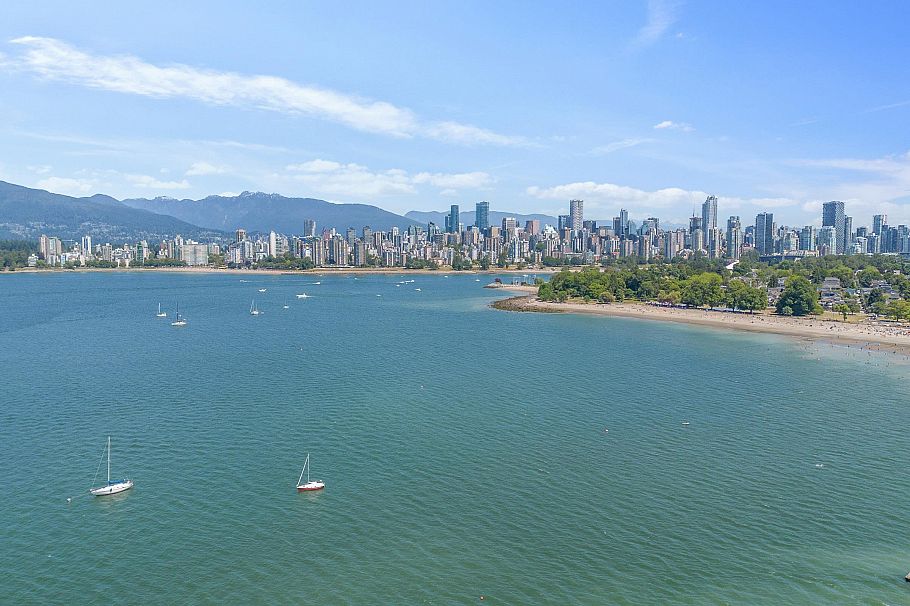 303 2469 Cornwall Avenue Vancouver, BC - 21