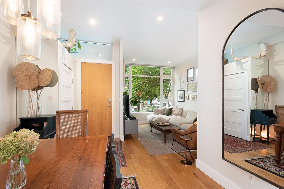 290 E 11th Avenue Vancouver, BC - 3